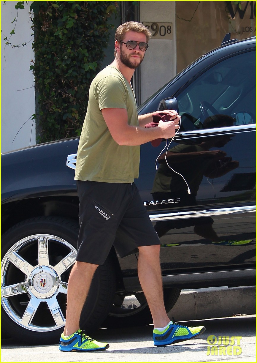 liam hemsworth steps out after paranoia disappoints 16