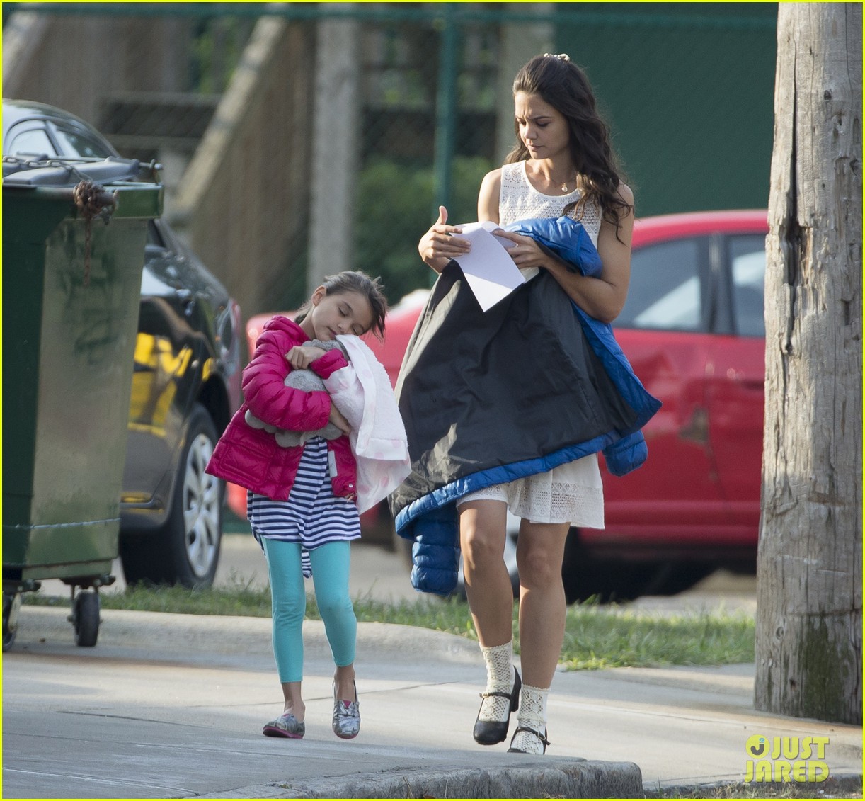 katie holmes goes vintage for miss meadows with suri 04