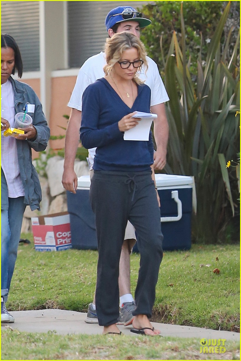kate hudson wears two outfits on wish i was here set 232931810
