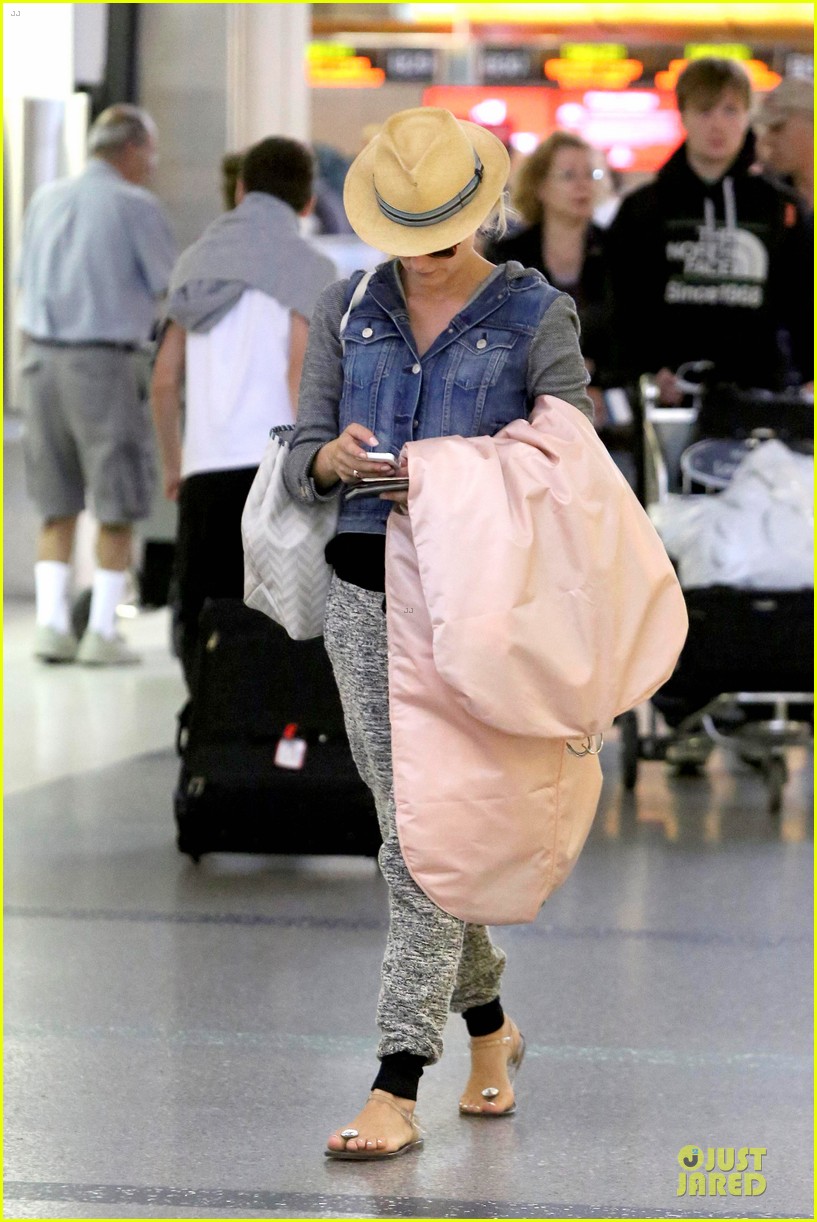 joshua jackson cruches to lax airport with diane kruger 13