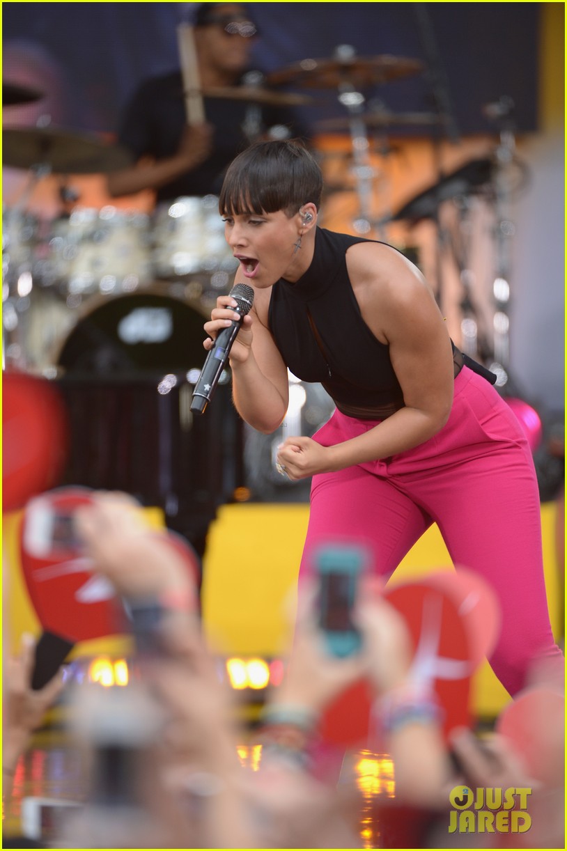 alicia keys performs for good morning americas concert series 19