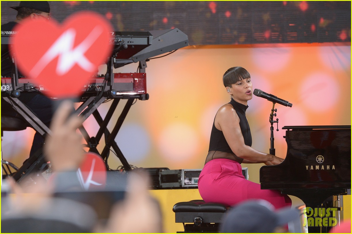 alicia keys performs for good morning americas concert series 26