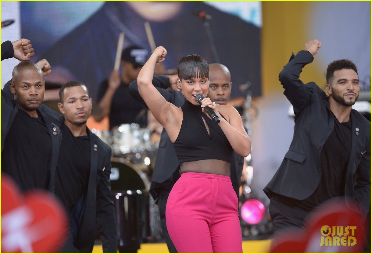 alicia keys performs for good morning americas concert series 332940710