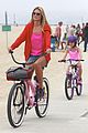 heidi klum martin kirsten beach bike ride with kids 01