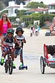 heidi klum martin kirsten beach bike ride with kids 02