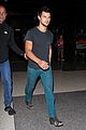 taylor lautner flies without marie avgeropoulos 08