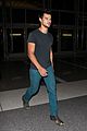 taylor lautner flies without marie avgeropoulos 10