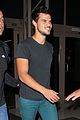 taylor lautner flies without marie avgeropoulos 14