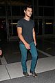 taylor lautner flies without marie avgeropoulos 16