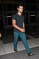 taylor lautner flies without marie avgeropoulos 18