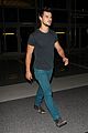 taylor lautner flies without marie avgeropoulos 20