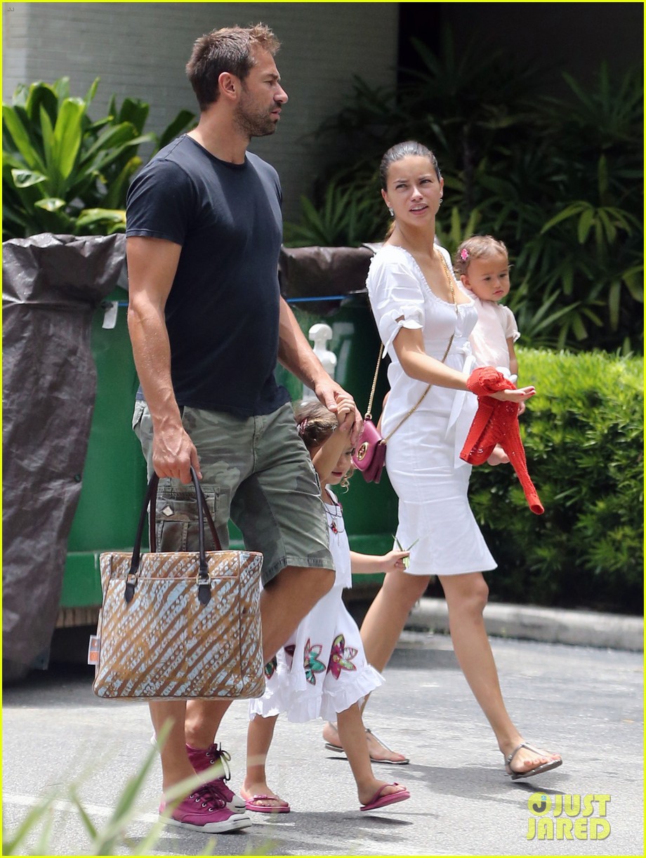 adriana lima spends relaxation day with her family 072931074