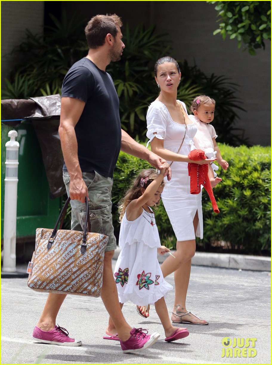 adriana lima spends relaxation day with her family 11
