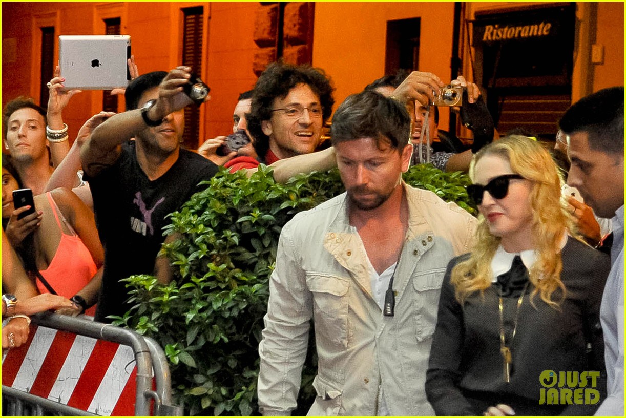 madonna hard candy fitness center visit in rome 03
