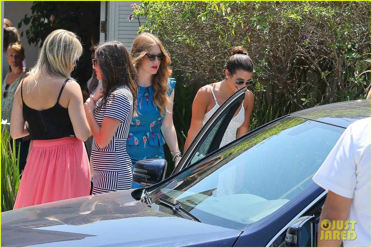 lea michele spotted smiling before teen choice awards 2013 04
