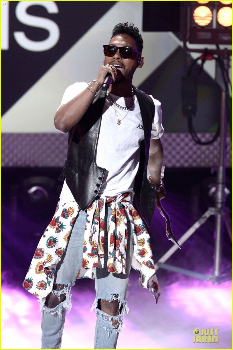 miguel cody simpson perform at young hollywood awards 16