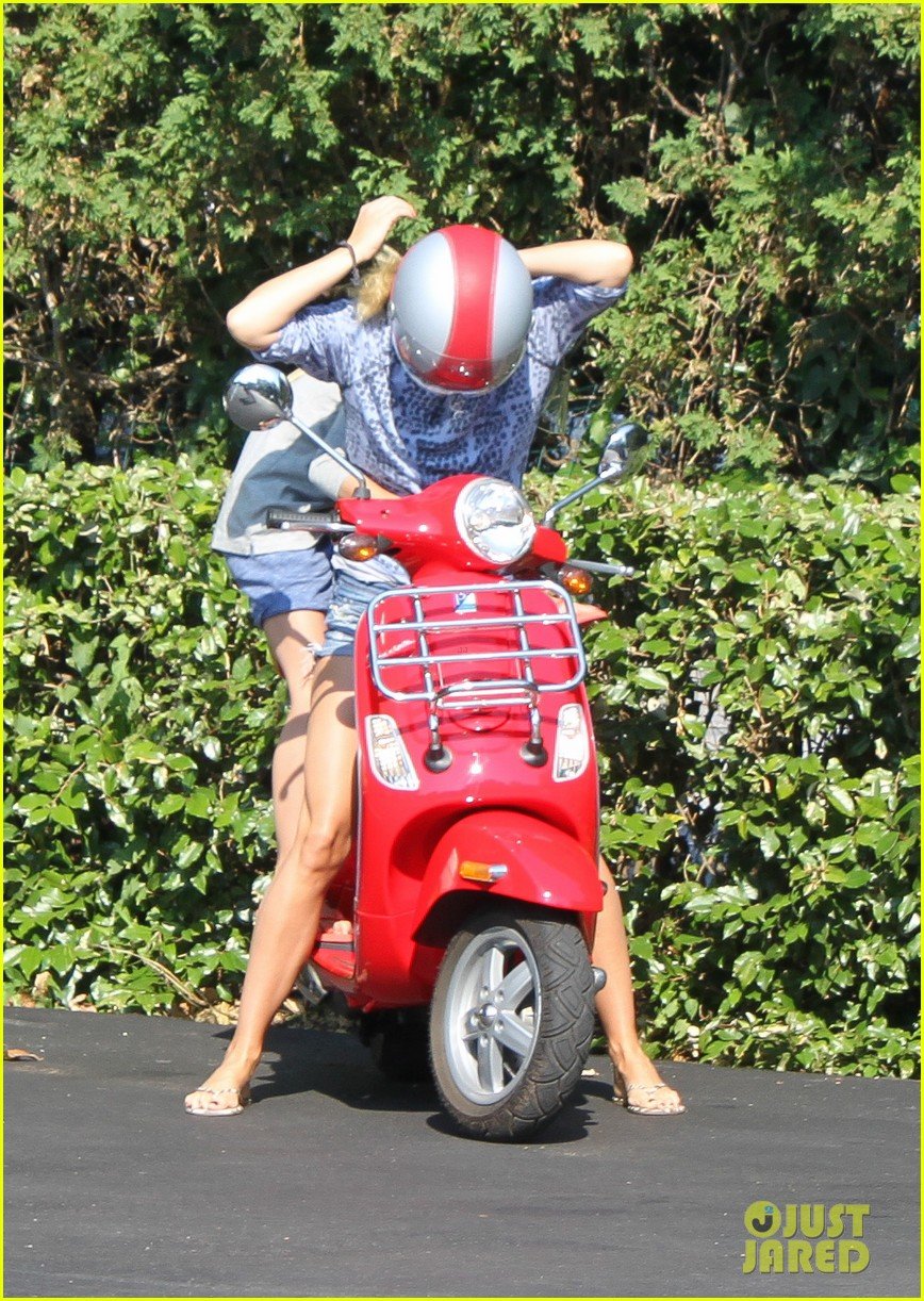 gwyneth paltrow apple moped to coffee shop 202934017