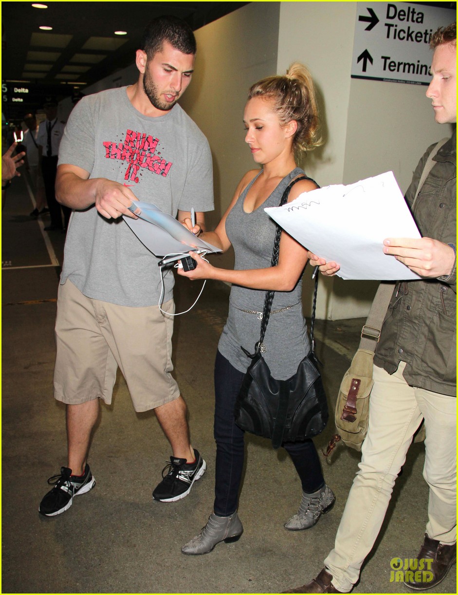 hayden panettiere signs autographs at lax airport 112929907
