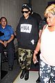 rihanna lax arrivial with the family 04