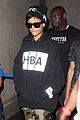 rihanna lax arrivial with the family 05