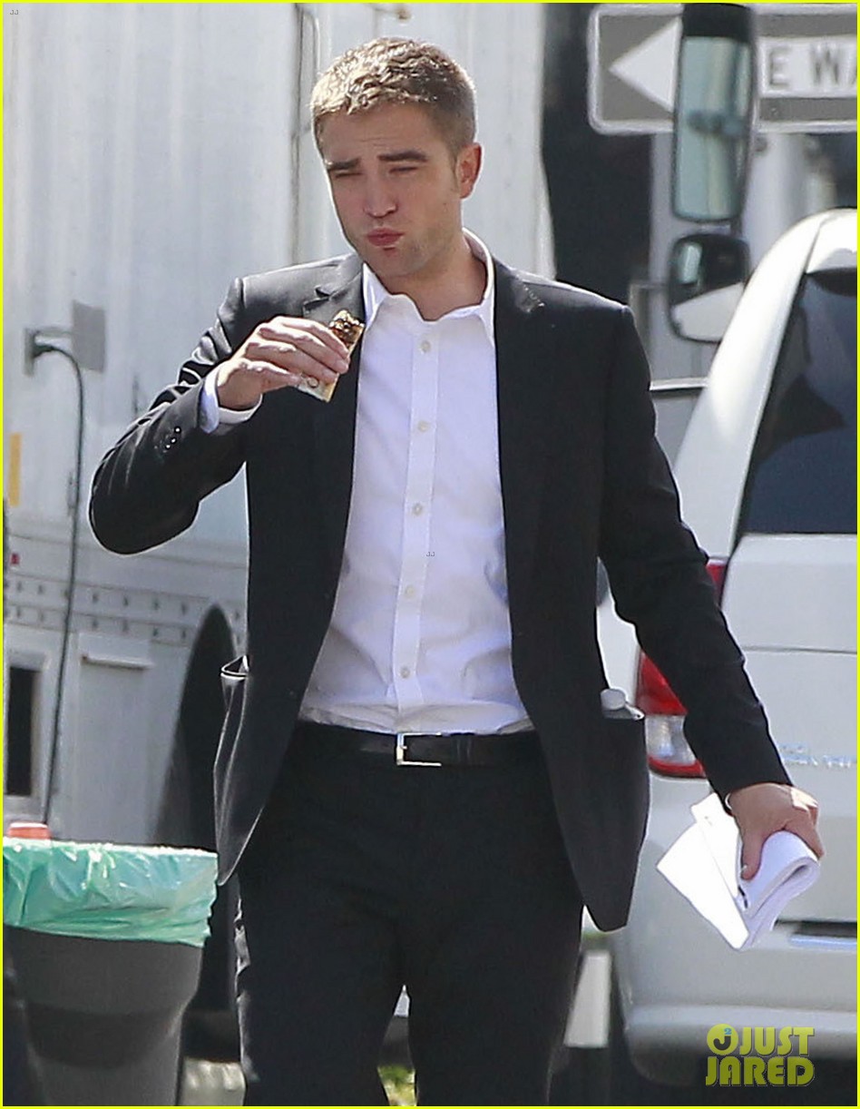 robert pattinson suits up for maps to the stars with julianne moore 302932886