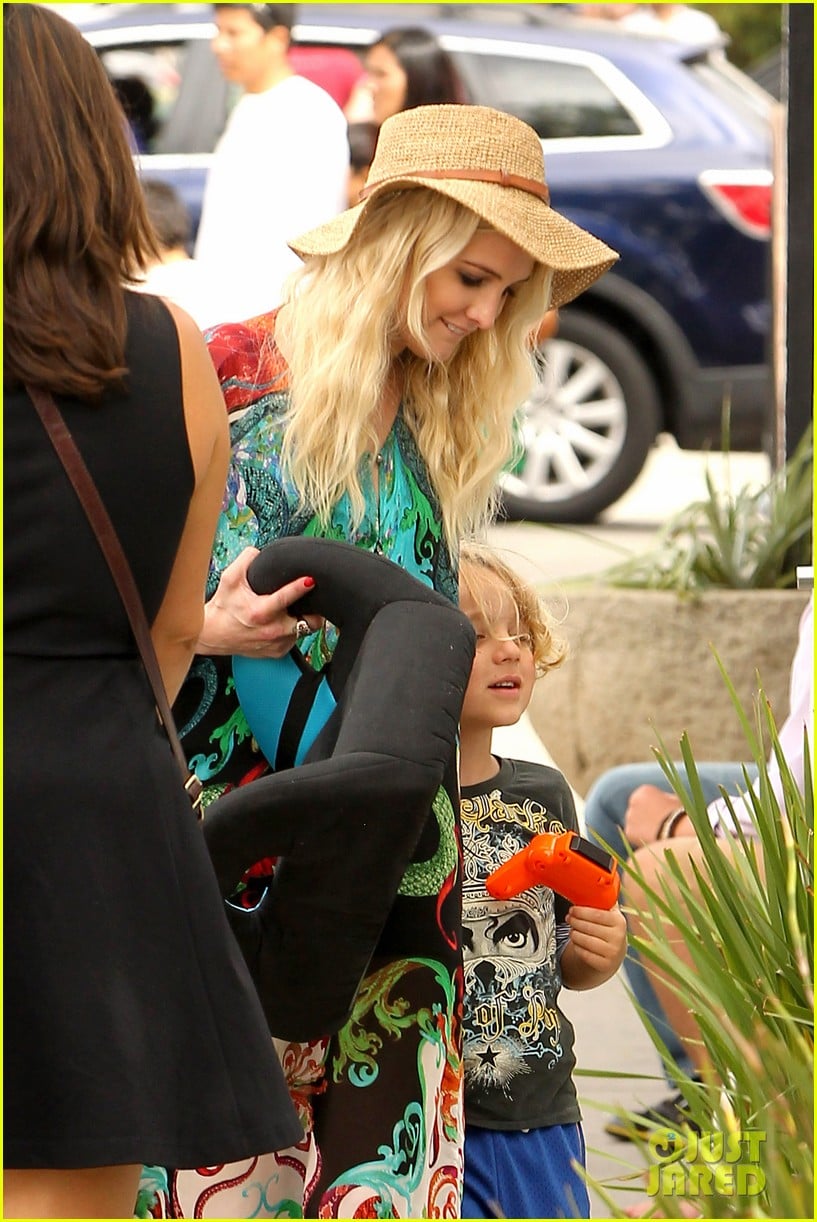ashlee simpson bronx loves being cousin to maxwell ace 042923762