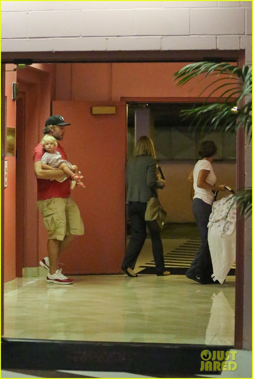 jessica simpson eric johnson step out after aces birth 092921472