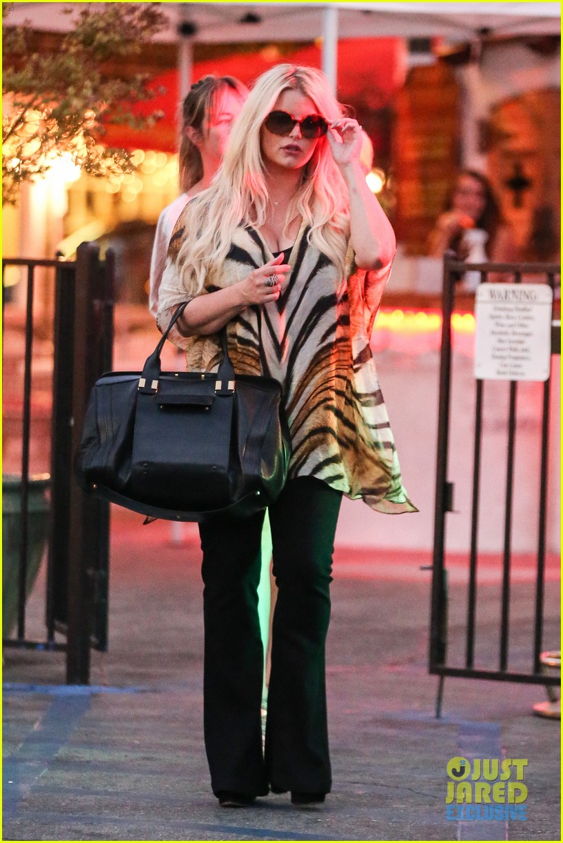 jessica simpson steps out after debuting baby ace first pic 222939900