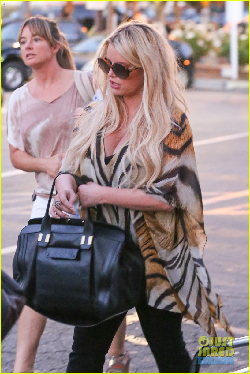 jessica simpson steps out after debuting baby ace first pic 27