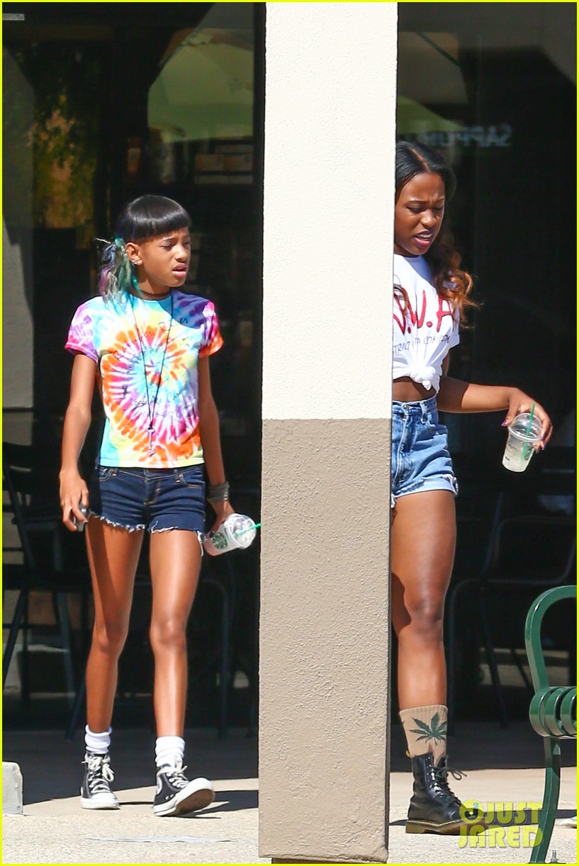 willow smith matches tye dyed hair with tye dyed shirt 132930684