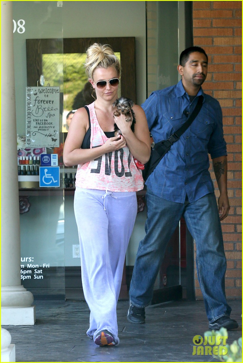 britney spears is beaming with new puppy after rehearsals 202940965