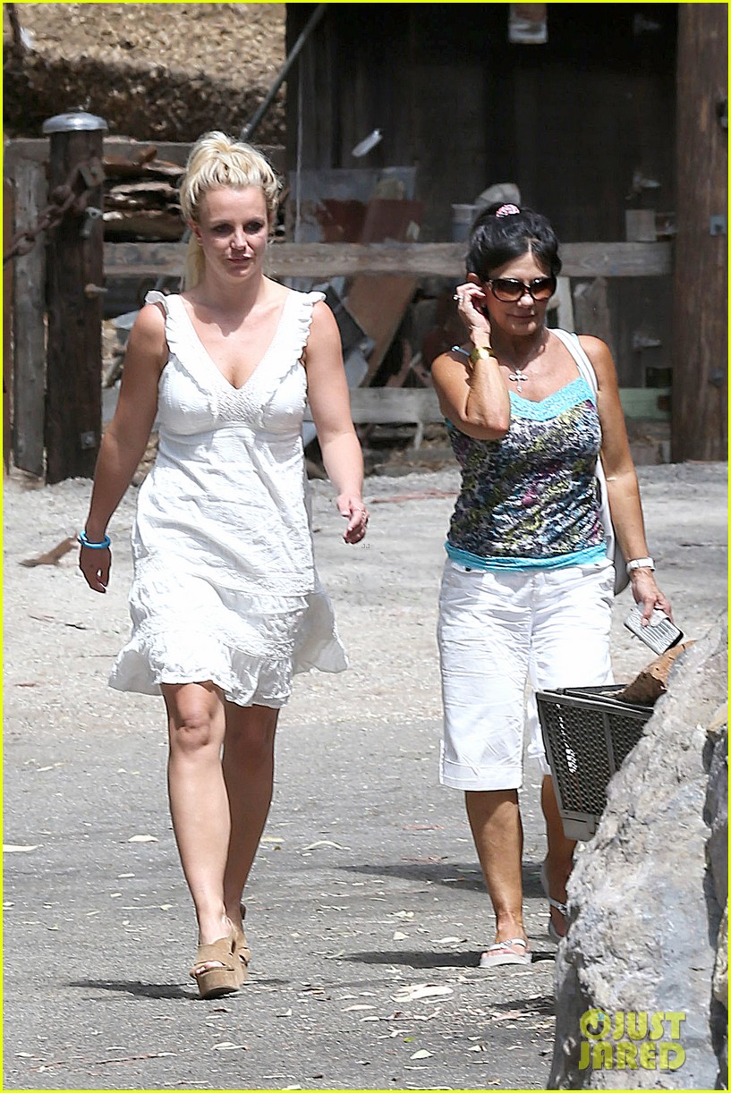 britney spears lunches with david lucado mom lynne 042941409