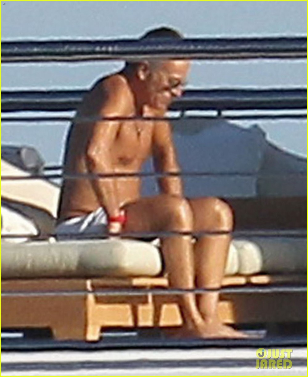 bruce springsteen goes shirtless shows off fit body in spain 06