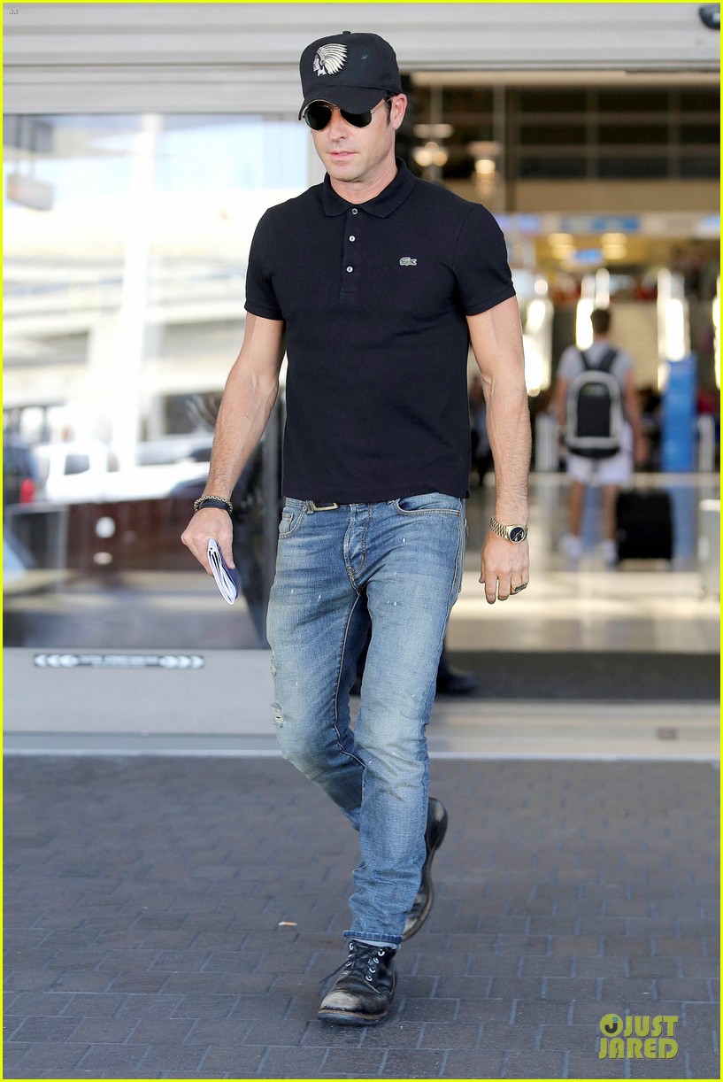 justin theroux immigration and border patrol office at lax 07