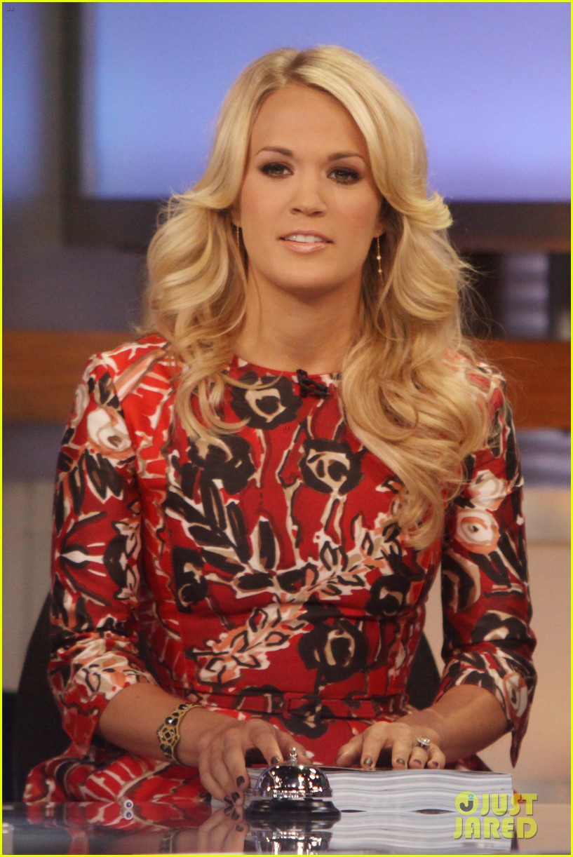 carrie underwood delivers pop news on gma 09