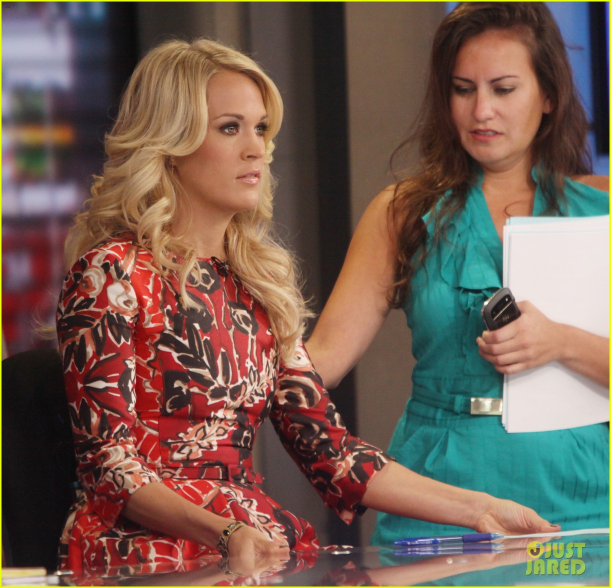 carrie underwood delivers pop news on gma 122928784
