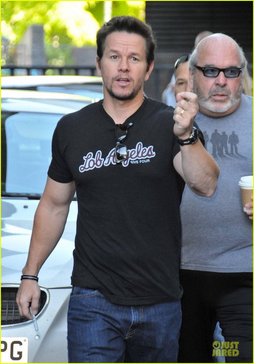 mark wahlberg gives advice for justin bieber 08