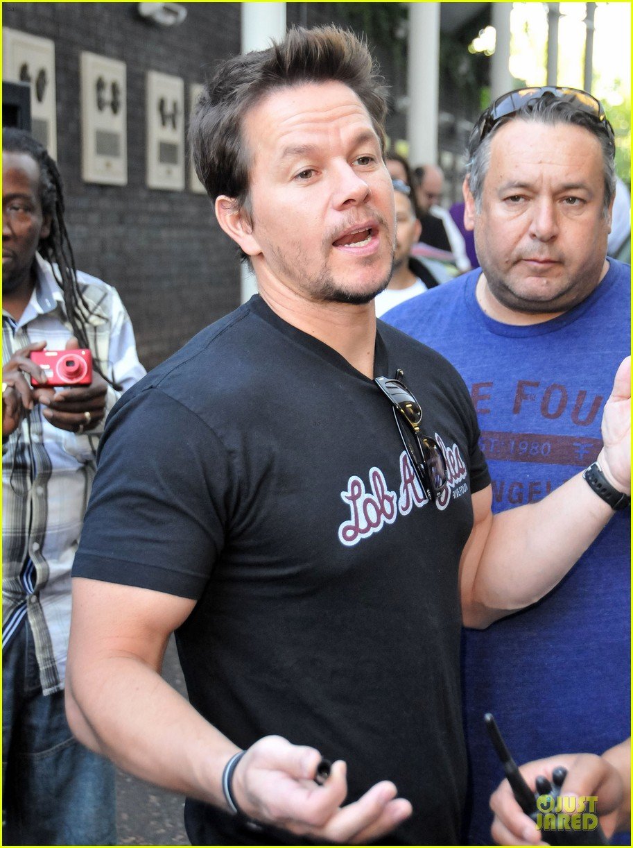 mark wahlberg gives advice for justin bieber 122925140