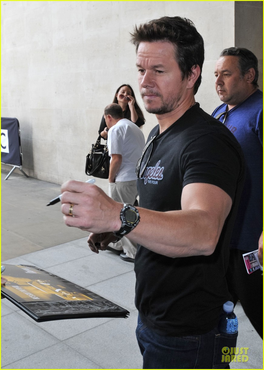 mark wahlberg gives advice for justin bieber 152925143