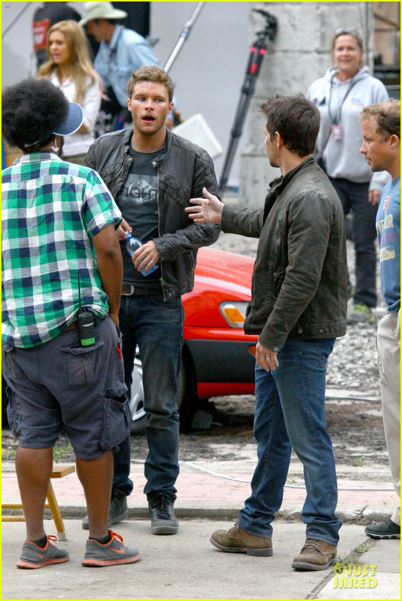 mark wahlberg bloody head wounds on transformers 4 set 032923411