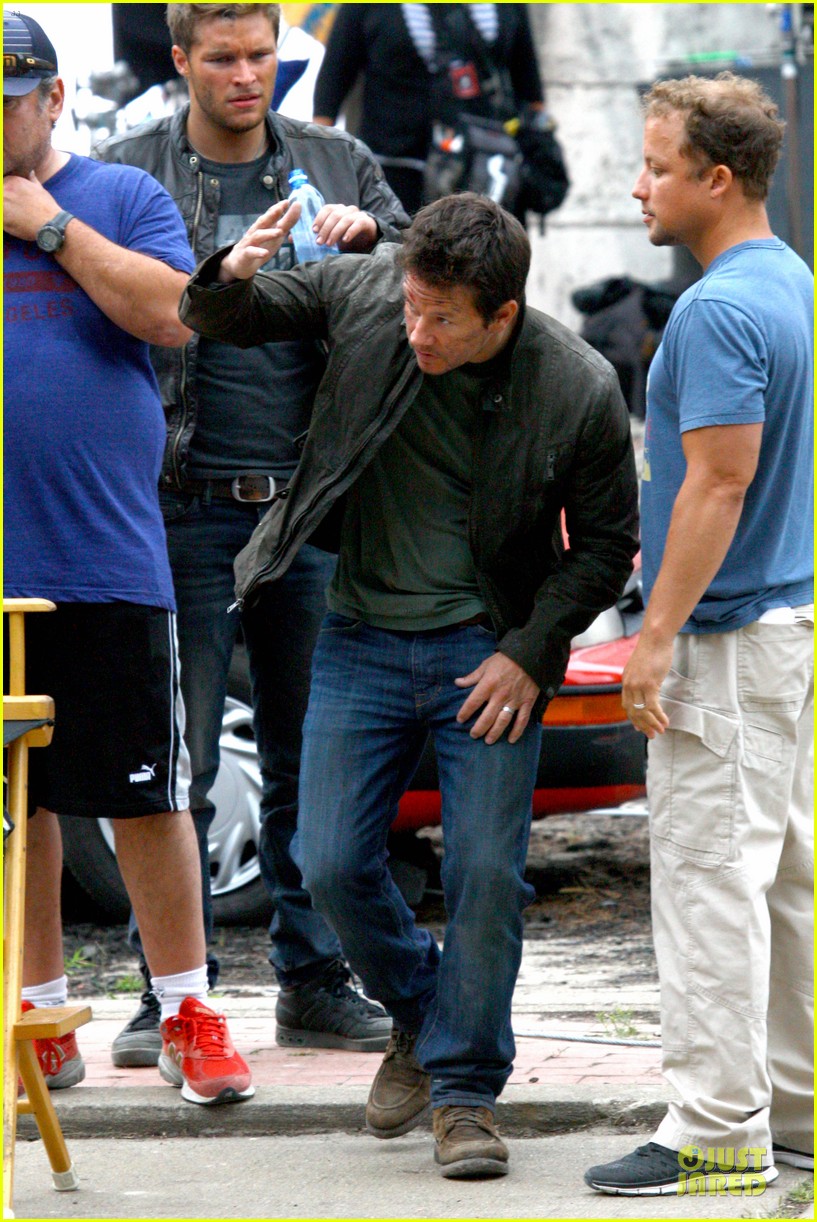 mark wahlberg bloody head wounds on transformers 4 set 232923430