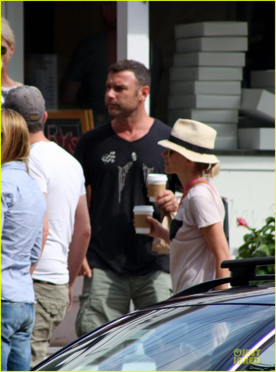 naomi watts liev schreiber stop for coffee with bob 04