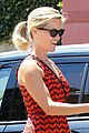 reese witherspoon business meeting at le pain quotidien 02