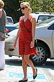 reese witherspoon business meeting at le pain quotidien 08