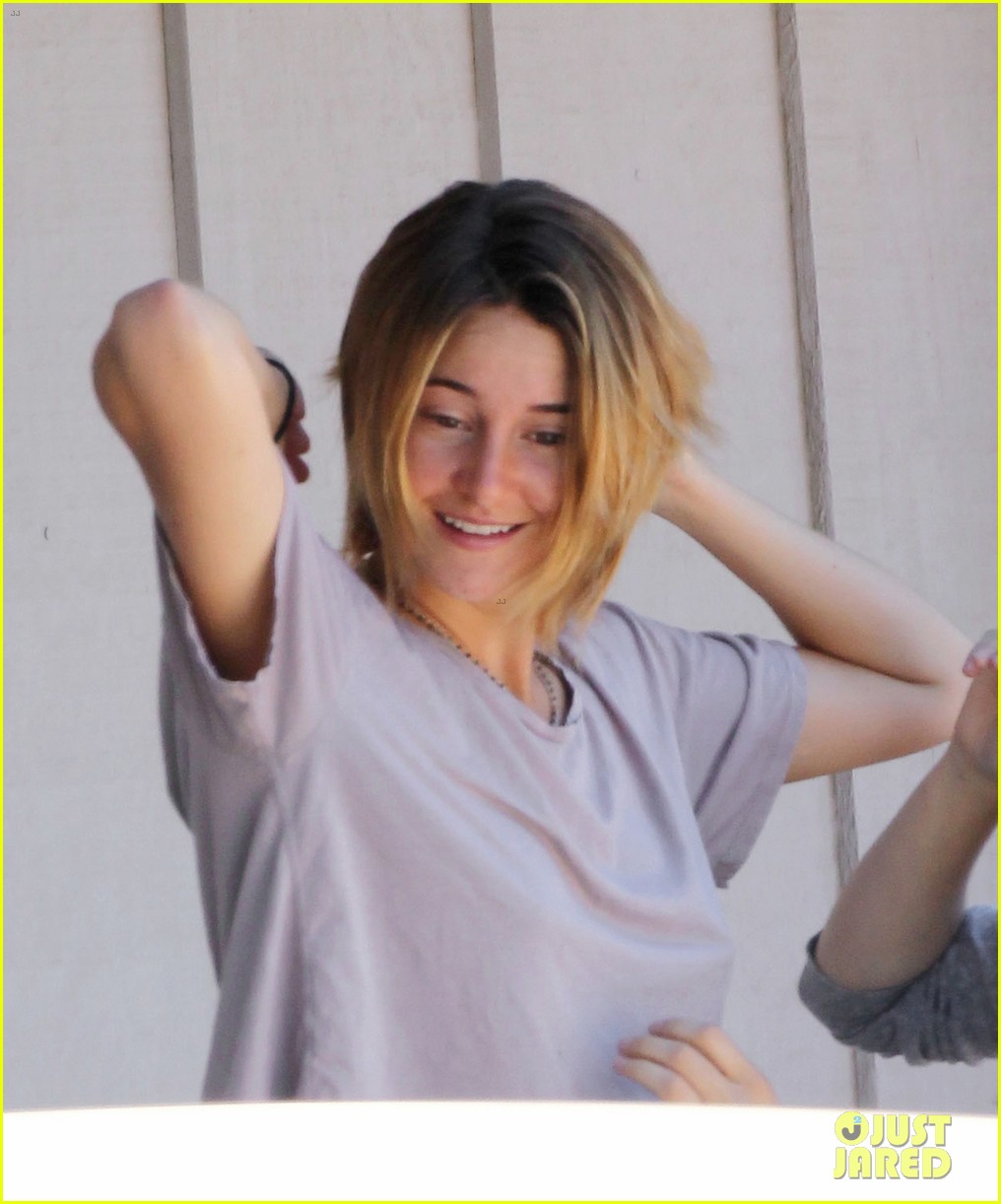 shailene woodley cuts hair for fault in our stars role 022932279