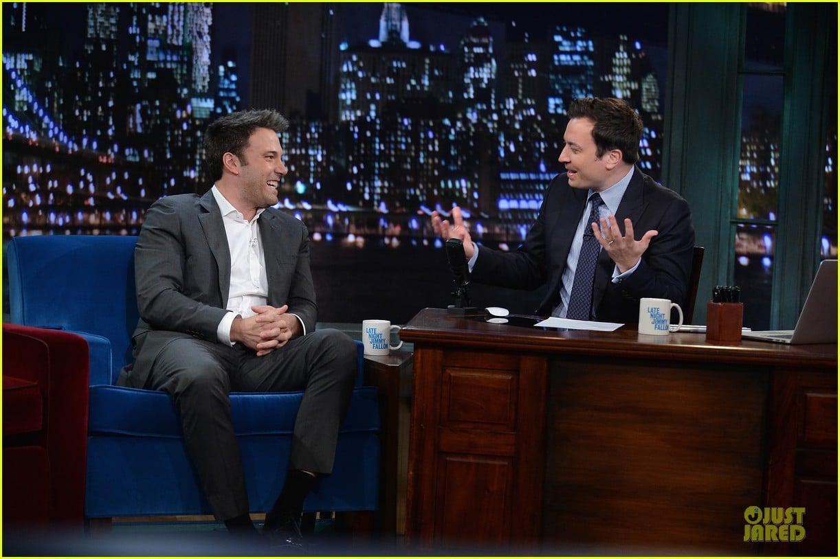 ben affleck mindy kaling late night with jimmy fallon guests 132953855