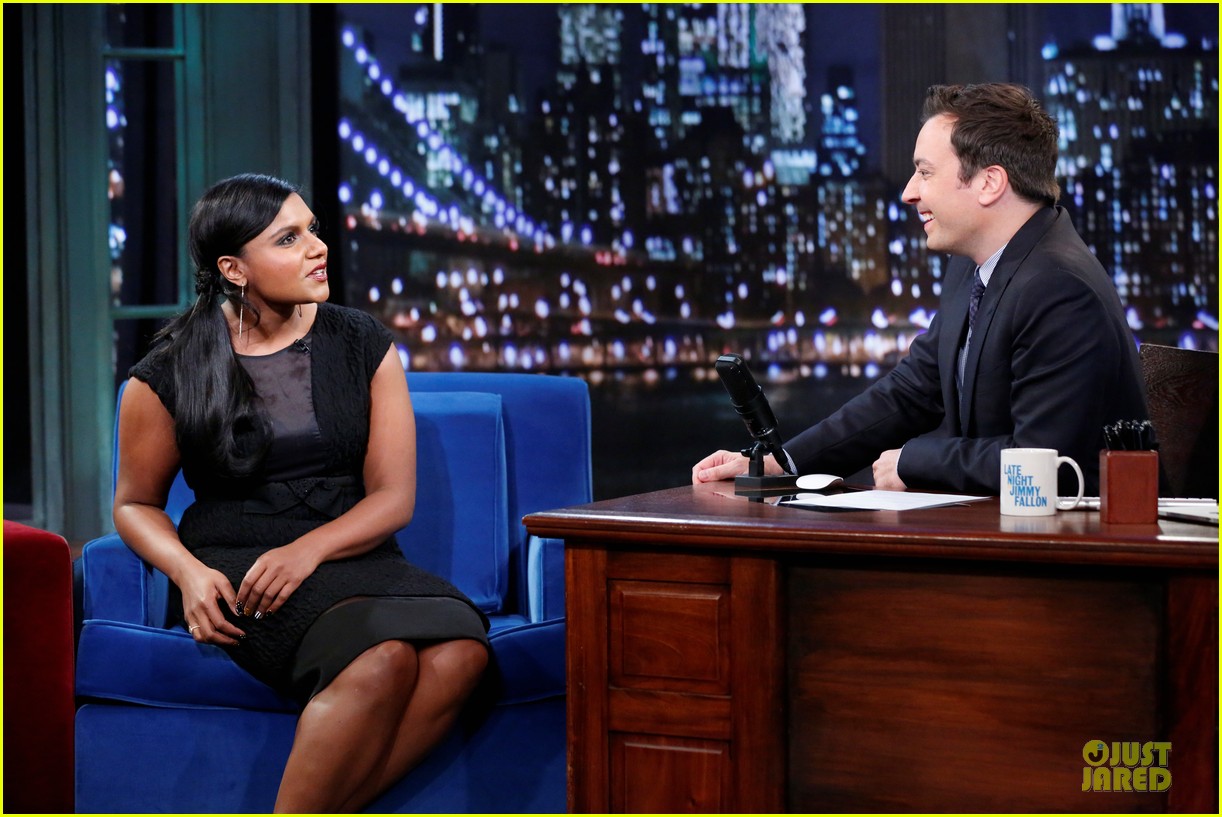 ben affleck mindy kaling late night with jimmy fallon guests 162953858