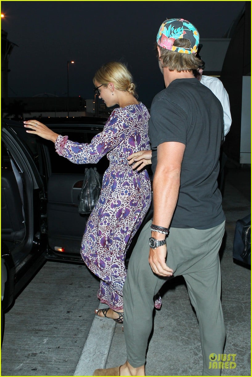 dianna agron nick mathers hold hands at lax airport 06