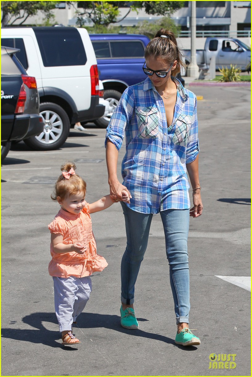 jessica alba farmers market fun with family after nyfw 252953670