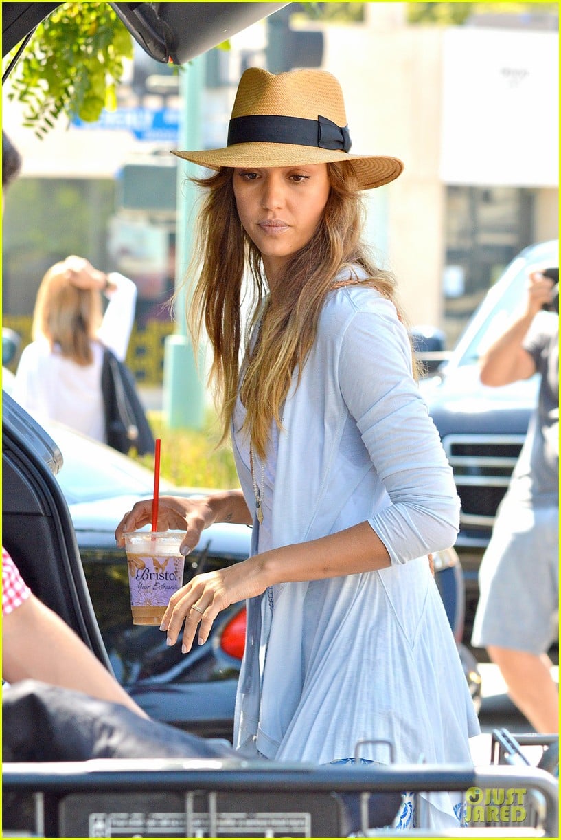 jessica alba labor day grocery shopping with honor 13